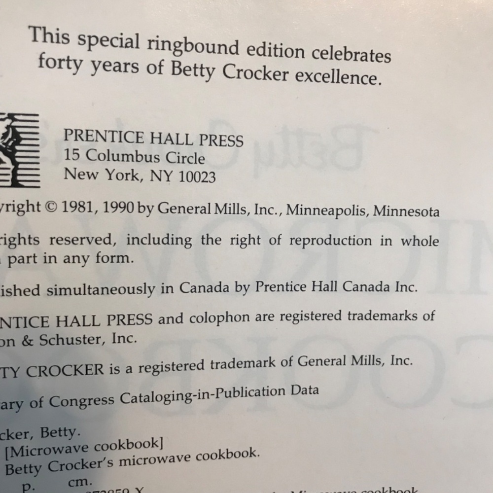 Betty Crocker's Special Edition Microwave Cookbook Celebrating 40 years - Picture 4 of 4